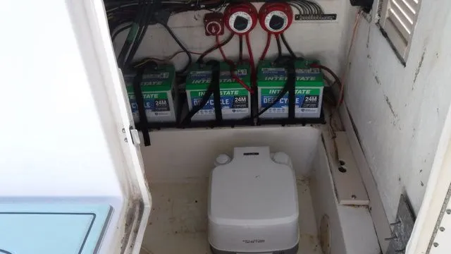 Slide: The Image of Mako 282 Center Console 1995 - 15