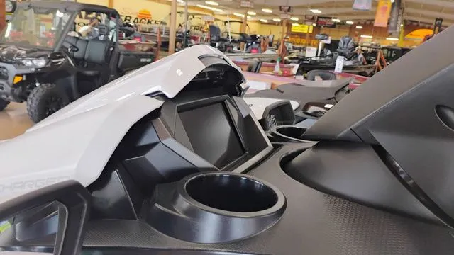 Slide: The Image of Yamaha FX Cruiser SVHO 2025 - 11