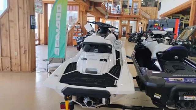 Slide: The Image of Yamaha FX Cruiser SVHO 2025 - 13