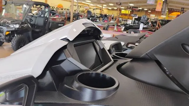 Slide: The Image of Yamaha FX Cruiser SVHO 2025 - 6