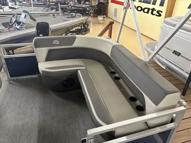 Slide: The Image of Sun Tracker Bass Buggy 16 XL 2026 - 12