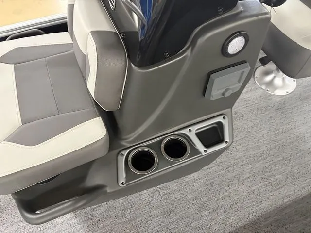 Slide: The Image of Sun Tracker Bass Buggy 16 XL 2026 - 13