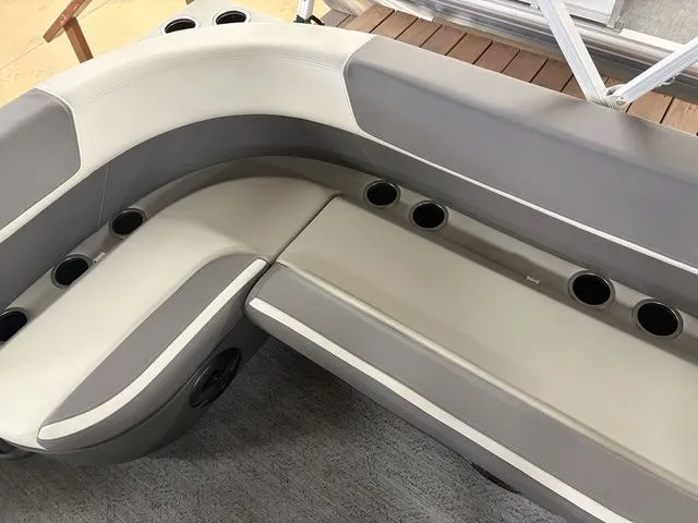 Slide: The Image of Sun Tracker Bass Buggy 16 XL 2026 - 14