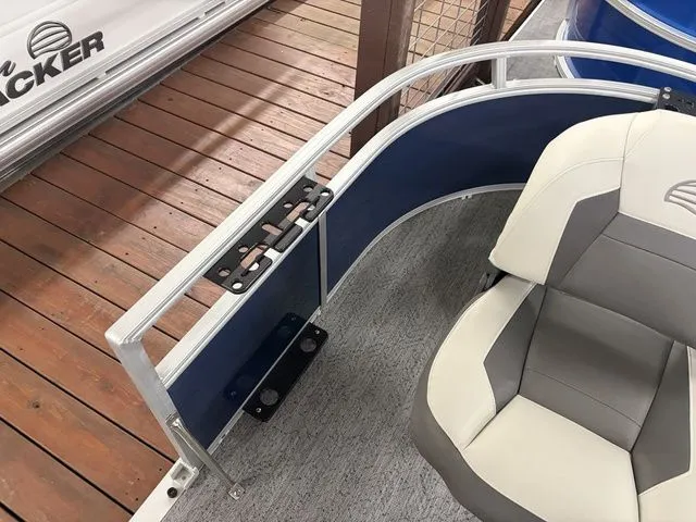 Slide: The Image of Sun Tracker Bass Buggy 16 XL 2026 - 27