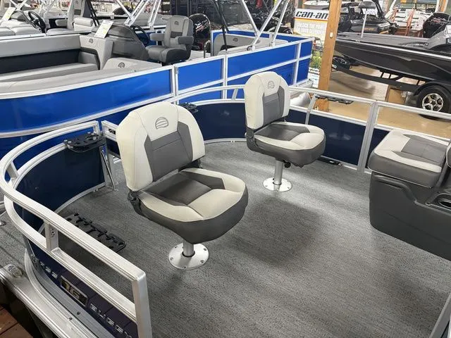 Slide: The Image of Sun Tracker Bass Buggy 16 XL 2026 - 28