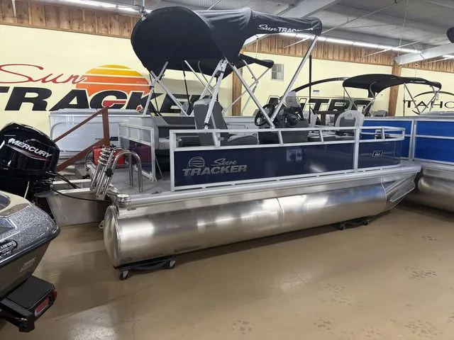 Slide: The Image of Sun Tracker Bass Buggy 16 XL 2026 - 33