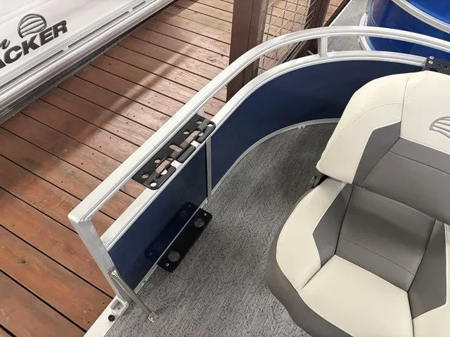 Slide: The Image of Sun Tracker Bass Buggy 16 XL 2026 - 8