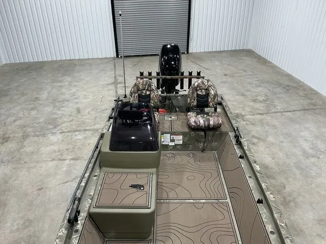 Slide: The Image of Tracker 1648 SC 2024 - 16