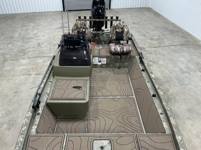 Slide: The Image of Tracker 1648 SC 2024 - 17