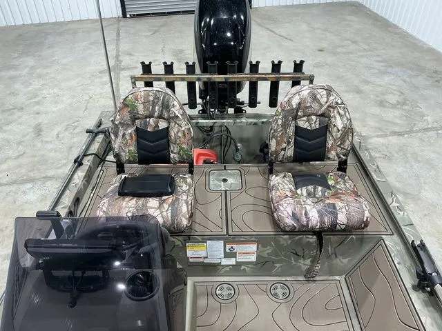 Slide: The Image of Tracker 1648 SC 2024 - 18