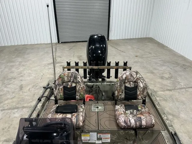 Slide: The Image of Tracker 1648 SC 2024 - 19