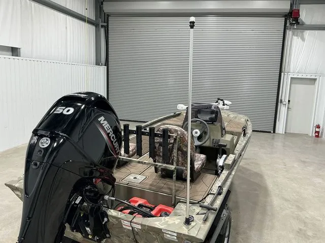 Slide: The Image of Tracker 1648 SC 2024 - 20