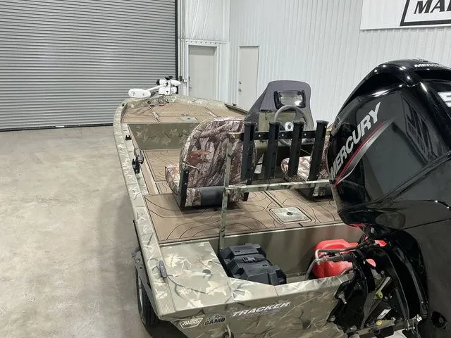 Slide: The Image of Tracker 1648 SC 2024 - 21