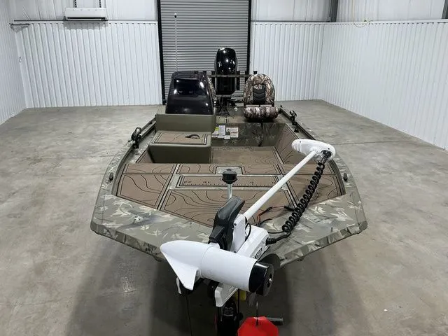 Slide: The Image of Tracker 1648 SC 2024 - 22