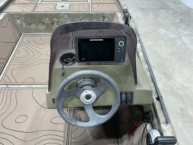 Slide: The Image of Tracker 1648 SC 2024 - 24