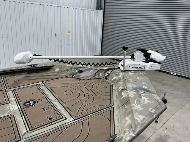 Slide: The Image of Tracker 1648 SC 2024 - 4