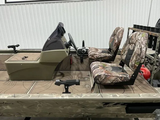 Slide: The Image of Tracker 1648 SC 2024 - 8