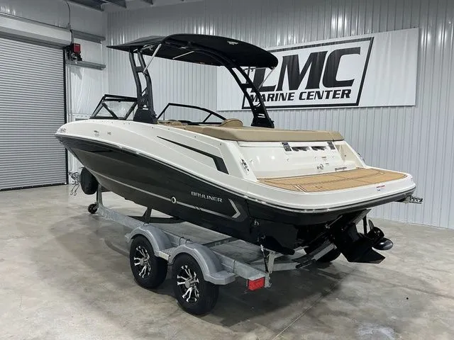 Slide: The Image of Bayliner VR5 Bowrider 2022 - 15