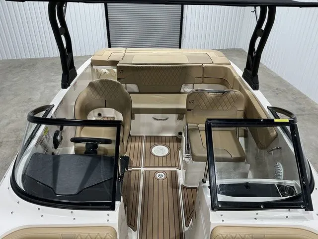 Slide: The Image of Bayliner VR5 Bowrider 2022 - 18