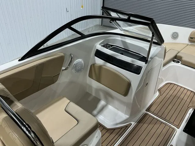 Slide: The Image of Bayliner VR5 Bowrider 2022 - 8