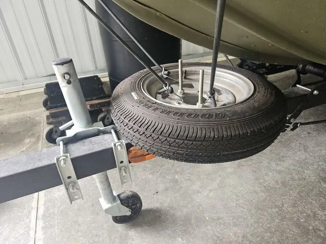 Slide: The Image of Lowe 164AM 2023 - 8