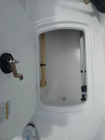 Slide: The Image of Tracker TAHOE T16 2021 - 11