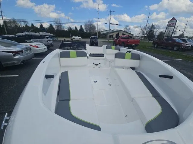 Slide: The Image of Tracker TAHOE T16 2021 - 3