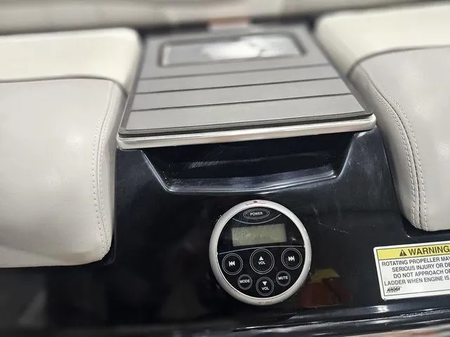 Slide: The Image of Malibu 22mxz 2012 - 14