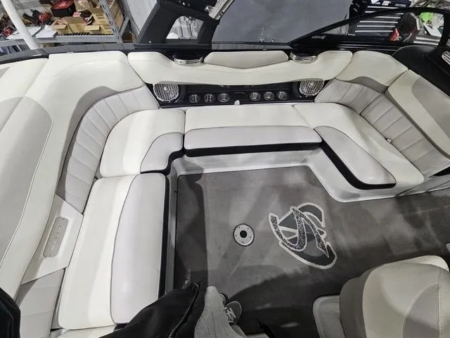 Slide: The Image of Malibu 22mxz 2012 - 21