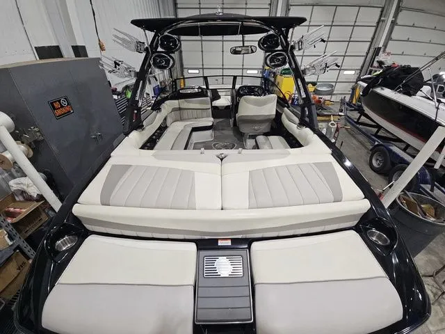 Slide: The Image of Malibu 22mxz 2012 - 4