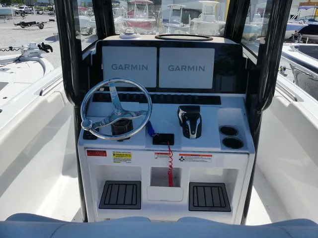 Slide: The Image of Sea Hunt Ultra 239 SE 2023 - 10