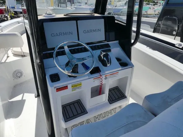 Slide: The Image of Sea Hunt Ultra 239 SE 2023 - 11