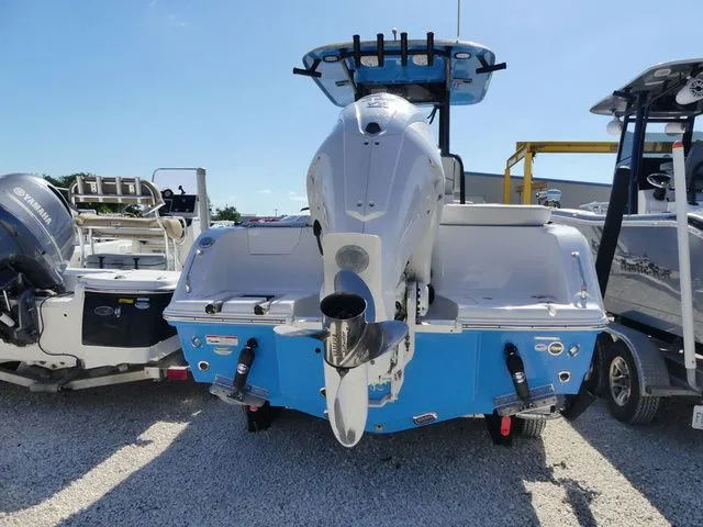 Slide: The Image of Sea Hunt Ultra 239 SE 2023 - 4