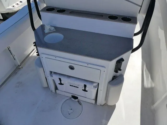 Slide: The Image of Sea Hunt Ultra 239 SE 2023 - 7