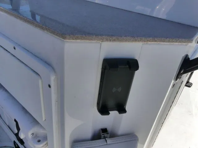 Slide: The Image of Sea Hunt Ultra 239 SE 2023 - 8