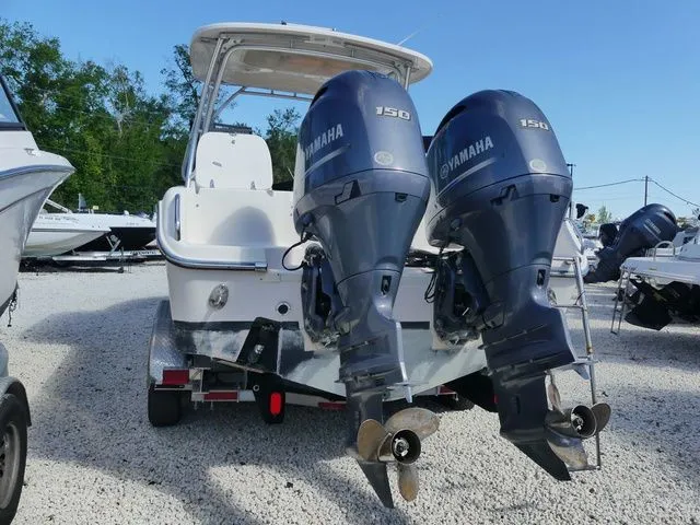 Slide: The Image of Grady-White Freedom 255 2016 - 3