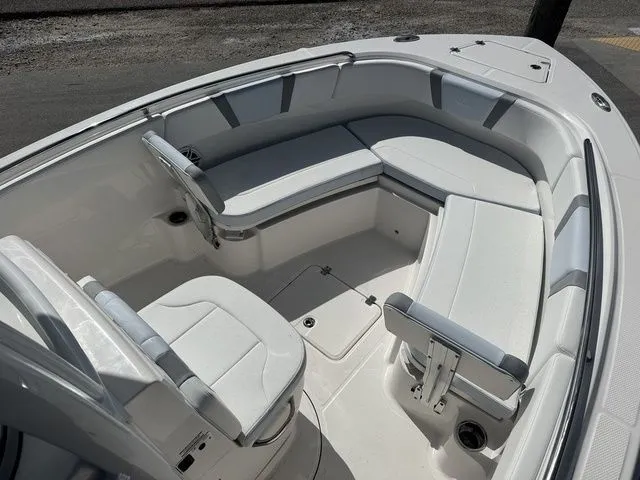 Slide: The Image of Robalo R230 Center Console 2026 - 10