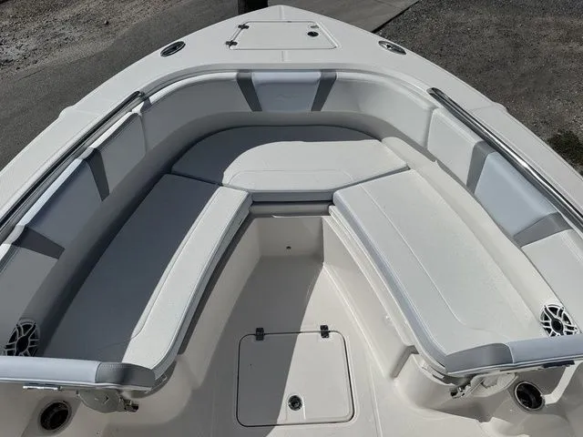 Slide: The Image of Robalo R230 Center Console 2026 - 11