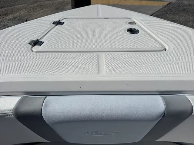 Slide: The Image of Robalo R230 Center Console 2026 - 12