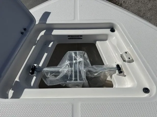 Slide: The Image of Robalo R230 Center Console 2026 - 13