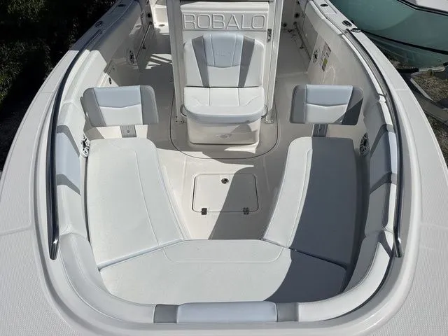 Slide: The Image of Robalo R230 Center Console 2026 - 14