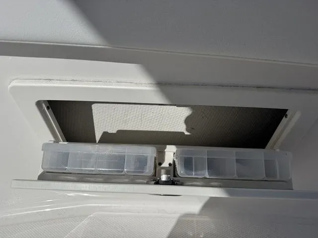 Slide: The Image of Robalo R230 Center Console 2026 - 18