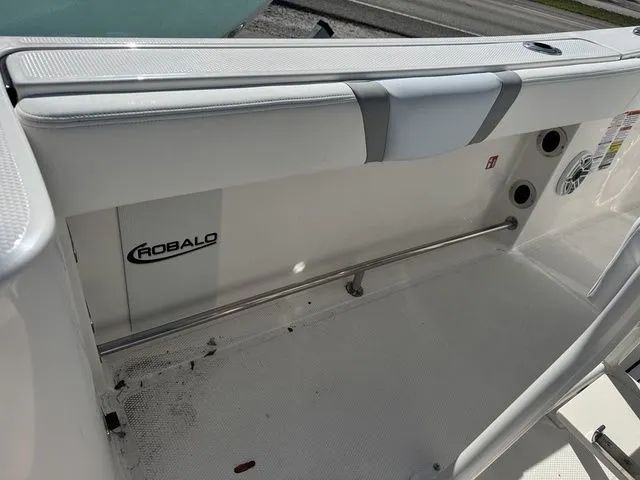Slide: The Image of Robalo R230 Center Console 2026 - 22