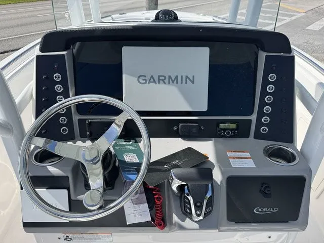 Slide: The Image of Robalo R230 Center Console 2026 - 26