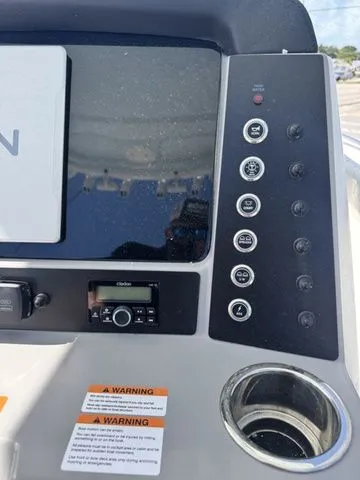 Slide: The Image of Robalo R230 Center Console 2026 - 28