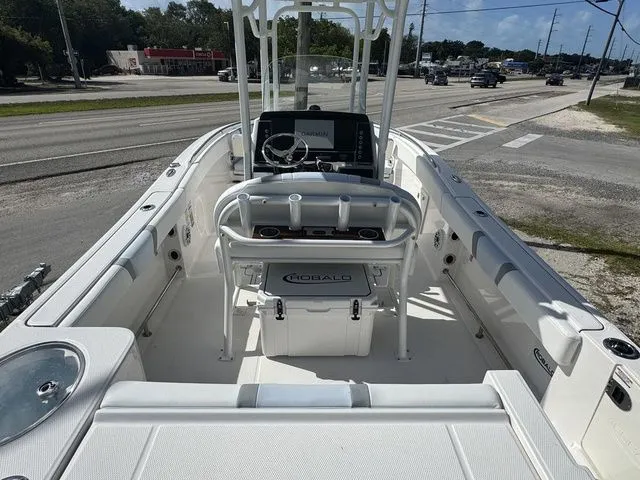 Slide: The Image of Robalo R230 Center Console 2026 - 5