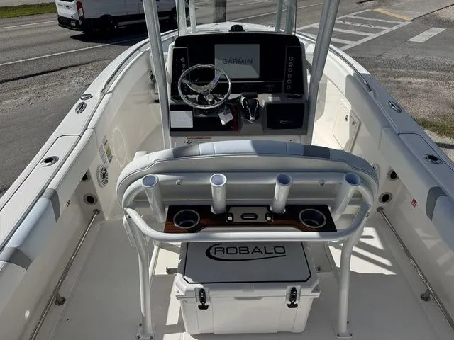 Slide: The Image of Robalo R230 Center Console 2026 - 7