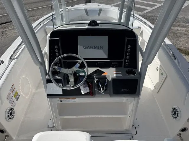 Slide: The Image of Robalo R230 Center Console 2026 - 9