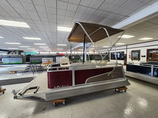 Slide: The Image of Paddle King Lo Pro Angler No Console 2026 - 5