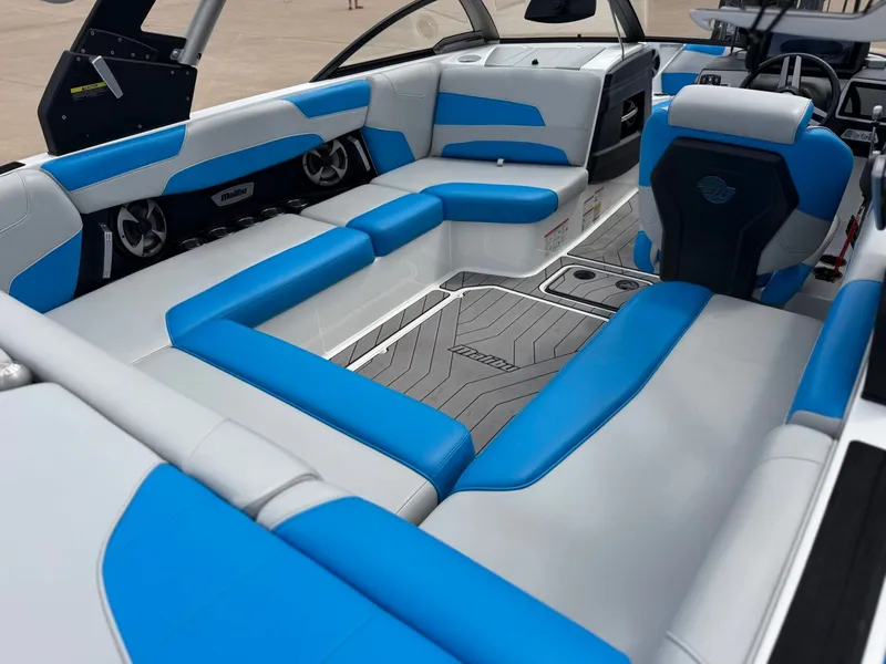 Slide: The Image of Malibu Wakesetter 22 LSV 2019 - 10